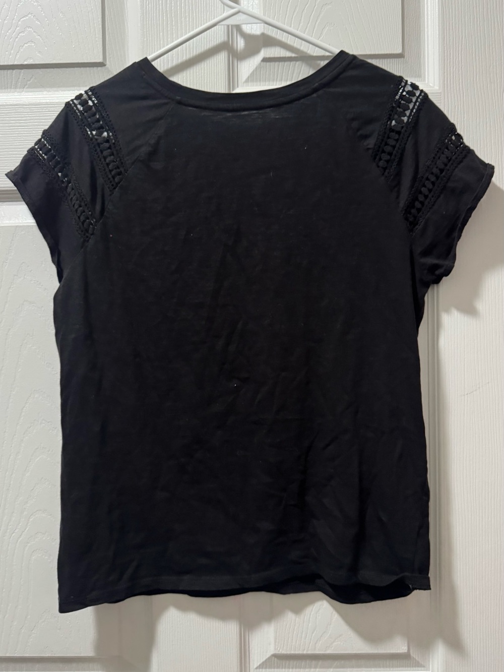 5/$15 LOFT Black Short-Sleeve Tee with Crochet Trim and Tassels - Picture 4 of 5